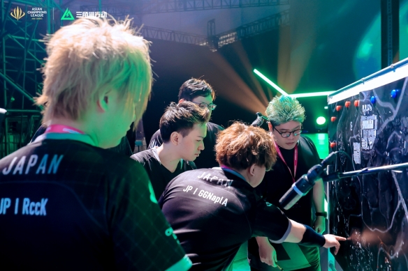 更是年轻球 更是年轻球